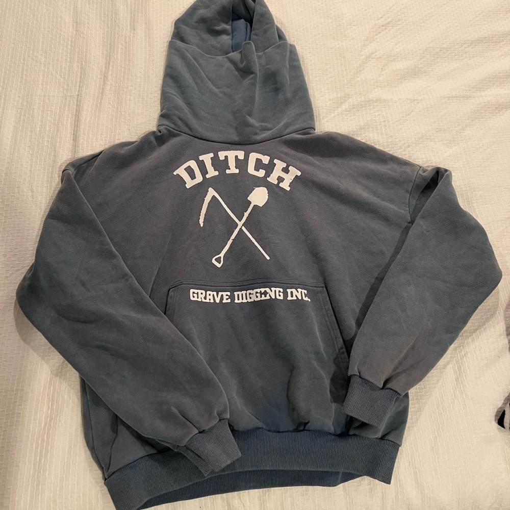 Ditch la hoodie